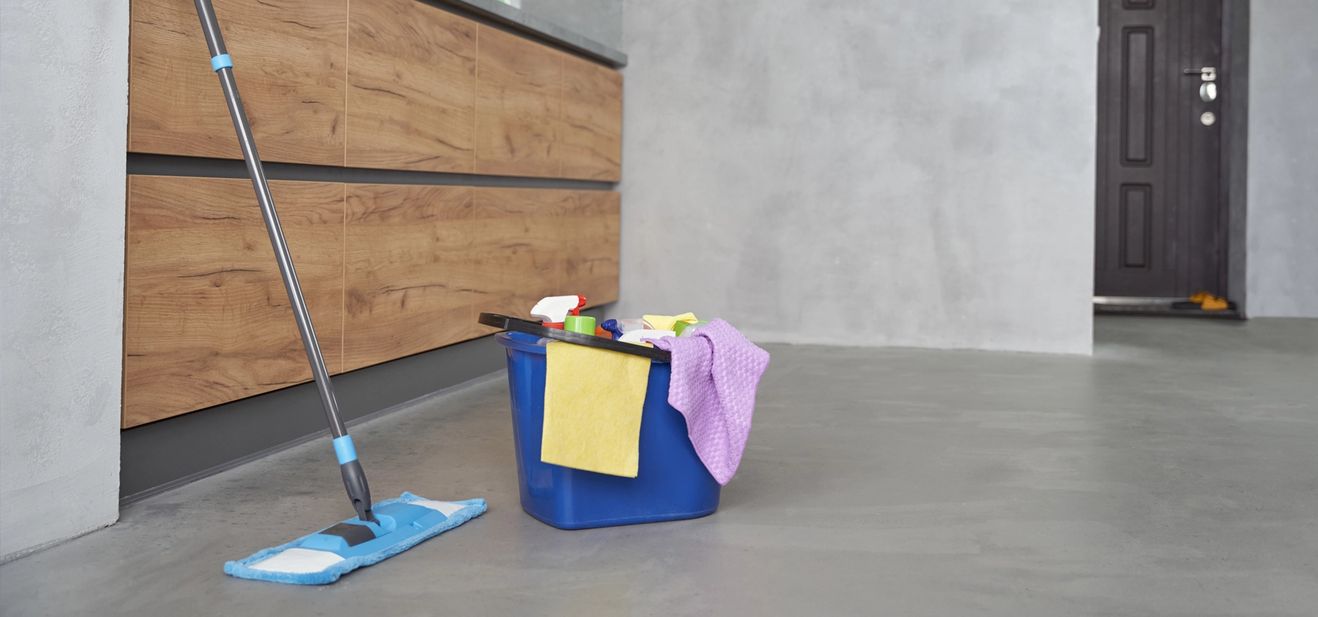 Költözés előtti takarítás üres lakásban